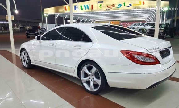 Buy Import Mercedes-Benz 190 (W201) White Car in Import - Dubai in Enga Buy Import Mercedes-Benz 190 (W201) White Car in Import - Dubai in Enga