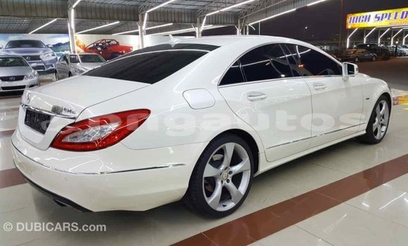 Buy Import Mercedes-Benz 190 (W201) White Car in Import - Dubai in Enga Buy Import Mercedes-Benz 190 (W201) White Car in Import - Dubai in Enga