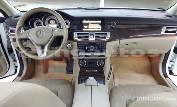 Buy Import Mercedes-Benz 190 (W201) White Car in Import - Dubai in Enga Buy Import Mercedes-Benz 190 (W201) White Car in Import - Dubai in Enga