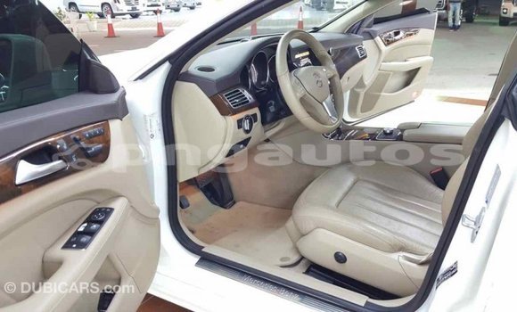 Buy Import Mercedes-Benz 190 (W201) White Car in Import - Dubai in Enga Buy Import Mercedes-Benz 190 (W201) White Car in Import - Dubai in Enga