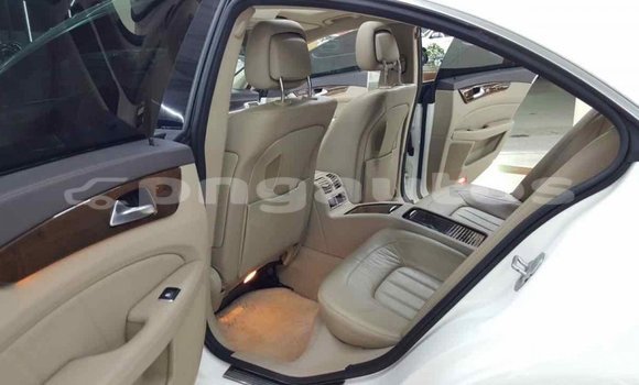 Buy Import Mercedes-Benz 190 (W201) White Car in Import - Dubai in Enga