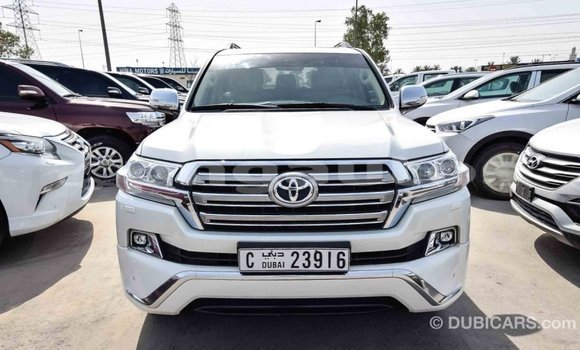 Buy Import Toyota Land Cruiser White Car in Import - Dubai in Enga Buy Import Toyota Land Cruiser White Car in Import - Dubai in Enga