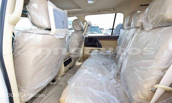 Buy Import Toyota Land Cruiser White Car in Import - Dubai in Enga Buy Import Toyota Land Cruiser White Car in Import - Dubai in Enga