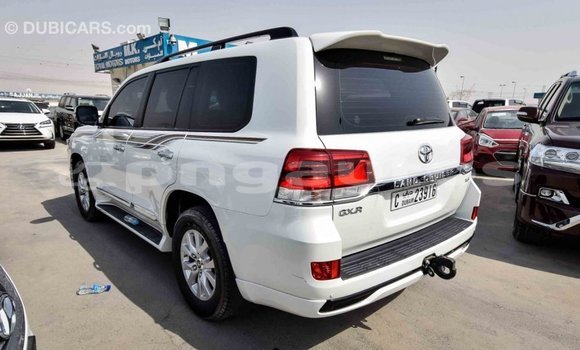 Buy Import Toyota Land Cruiser White Car in Import - Dubai in Enga Buy Import Toyota Land Cruiser White Car in Import - Dubai in Enga