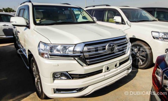 Buy Import Toyota Land Cruiser White Car in Import - Dubai in Enga Buy Import Toyota Land Cruiser White Car in Import - Dubai in Enga