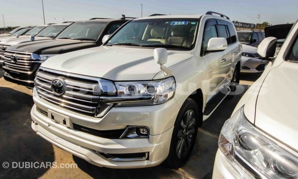 Buy Import Toyota Land Cruiser White Car in Import - Dubai in Enga Buy Import Toyota Land Cruiser White Car in Import - Dubai in Enga