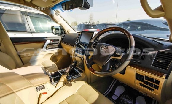 Buy Import Toyota Land Cruiser White Car in Import - Dubai in Enga Buy Import Toyota Land Cruiser White Car in Import - Dubai in Enga