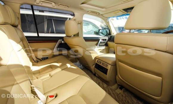 Buy Import Toyota Land Cruiser White Car in Import - Dubai in Enga Buy Import Toyota Land Cruiser White Car in Import - Dubai in Enga