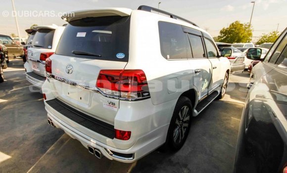 Buy Import Toyota Land Cruiser White Car in Import - Dubai in Enga Buy Import Toyota Land Cruiser White Car in Import - Dubai in Enga